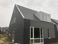 Vrijstaande woning met vlakke kunststof kozijnen